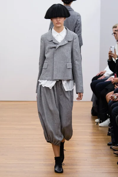 Look 18